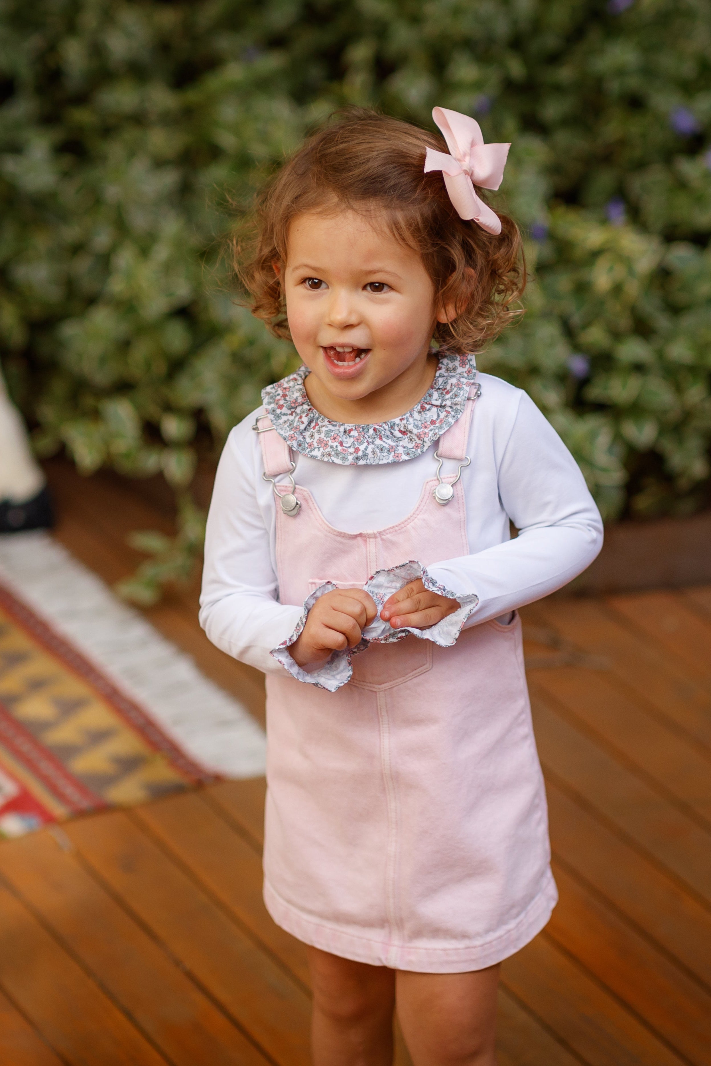 Camiseta Matilda Flores Rosadas